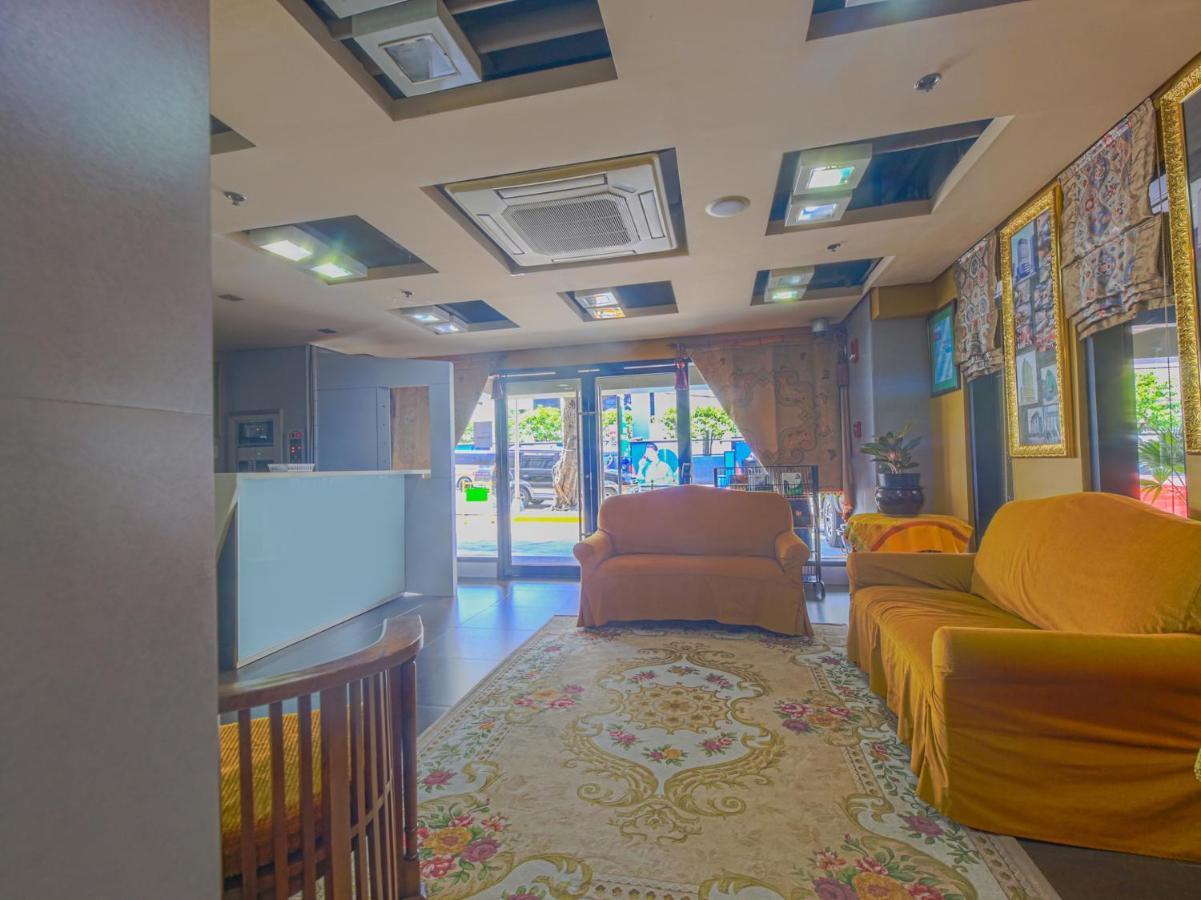 Hotel Super Oyo Capital O 907 Ceo Flats Makati City Esterno foto