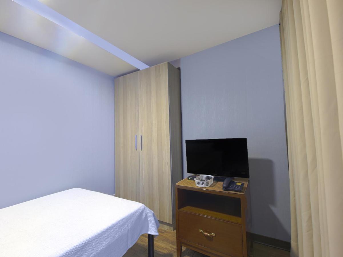 Hotel Super Oyo Capital O 907 Ceo Flats Makati City Esterno foto