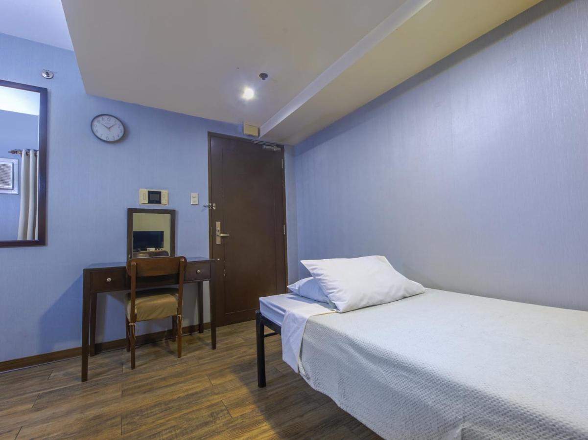 Hotel Super Oyo Capital O 907 Ceo Flats Makati City Esterno foto
