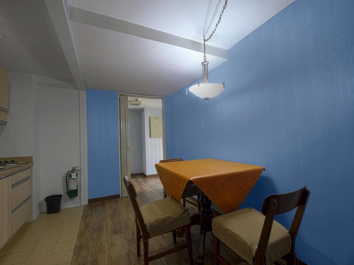 Hotel Super Oyo Capital O 907 Ceo Flats Makati City Esterno foto