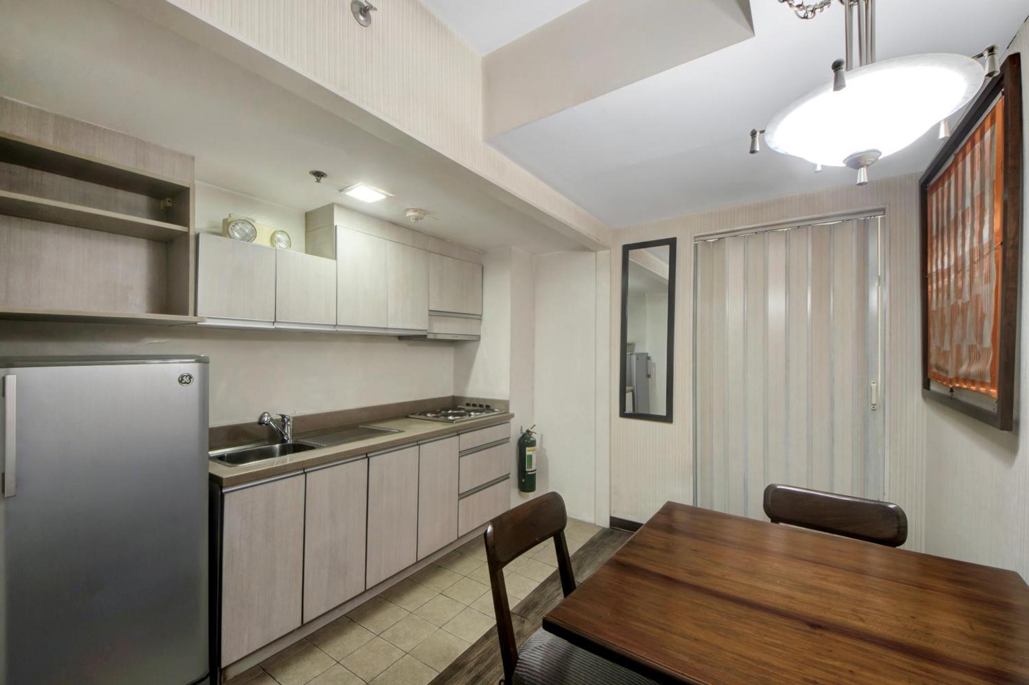 Hotel Super Oyo Capital O 907 Ceo Flats Makati City Esterno foto