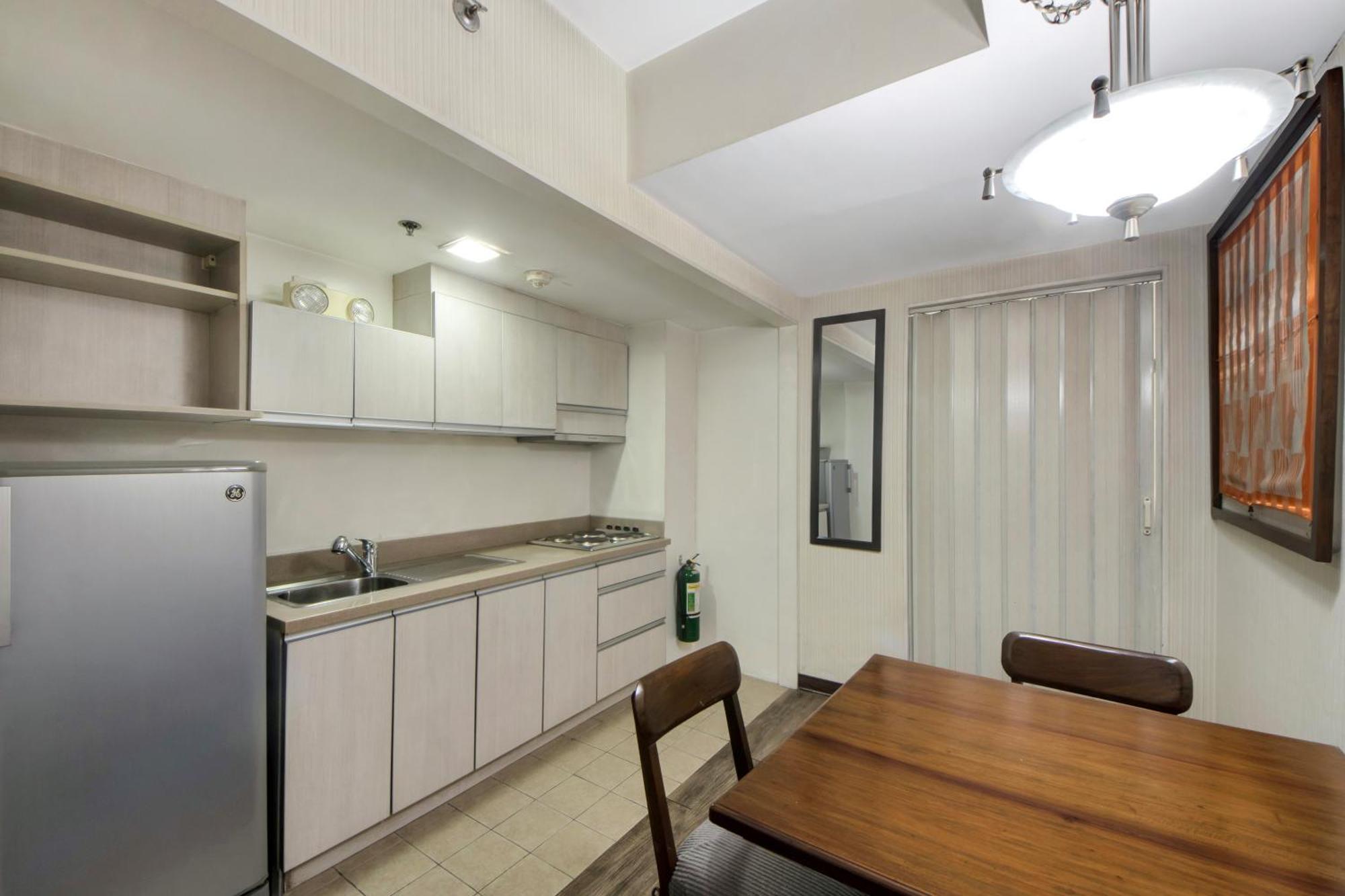 Hotel Super Oyo Capital O 907 Ceo Flats Makati City Esterno foto